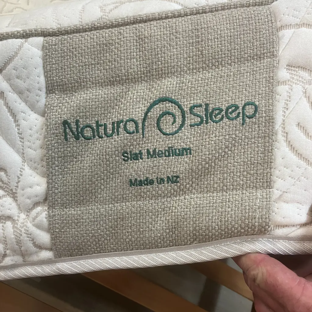 Rimu Queen Size Flexi Slat Bed With Natura Sleep Slat Medium Mattress Image 1++