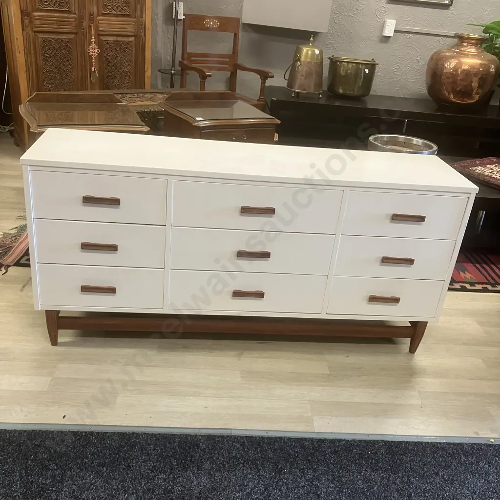 Mid-Century Modern 9 Drawer Chest of Drawers Painted White. H69.5 W146 D36.5cm Image 1++