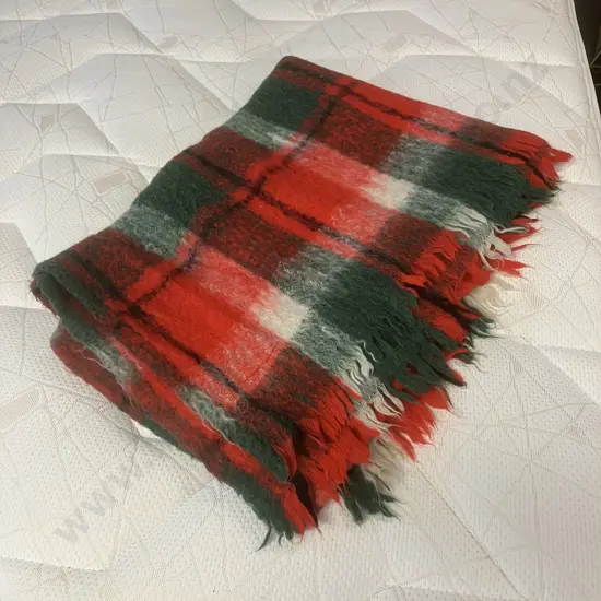 Waverley Cree South Africa Mohair Throw (Red / Green)