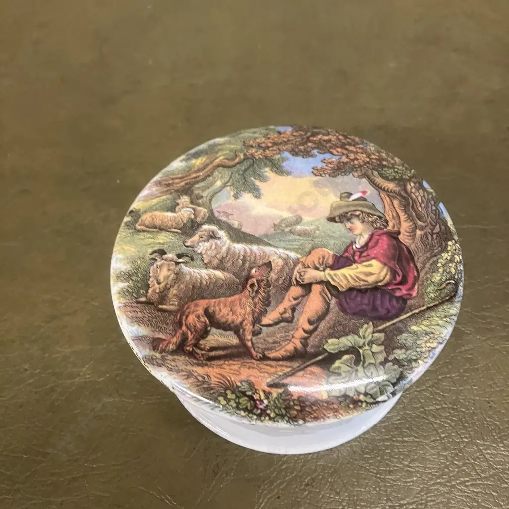 Victorian Pot & Lid / Base (As Found) Image 1++