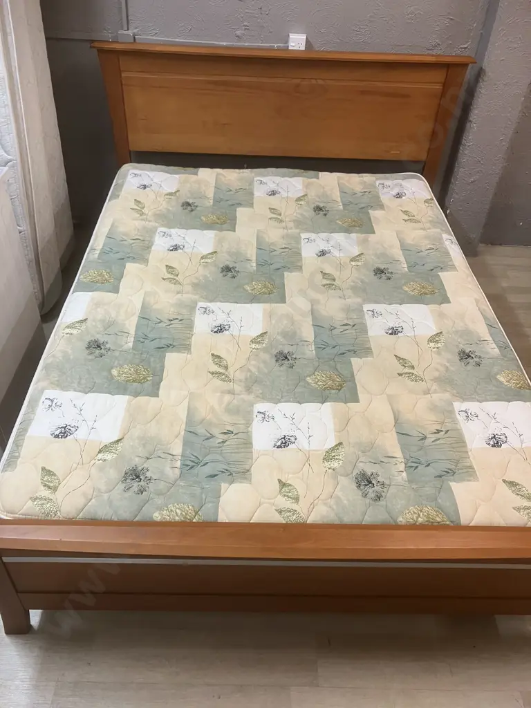 Royal Furniture Queen Size Wooden Slat Bed Ex Harvey Norman With a Sleepmaker Flex Supreme Mattress Image 1++