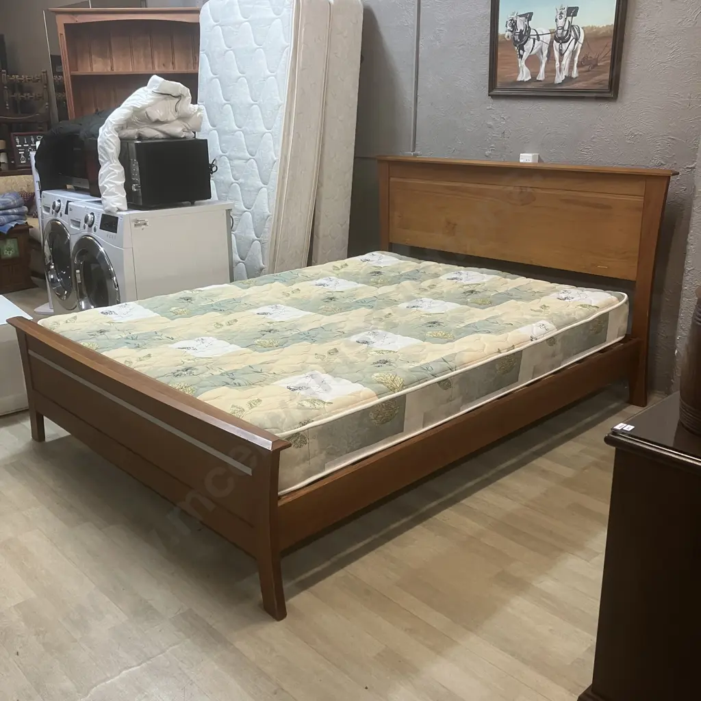 Royal Furniture Queen Size Wooden Slat Bed Ex Harvey Norman With a Sleepmaker Flex Supreme Mattress Image 1++