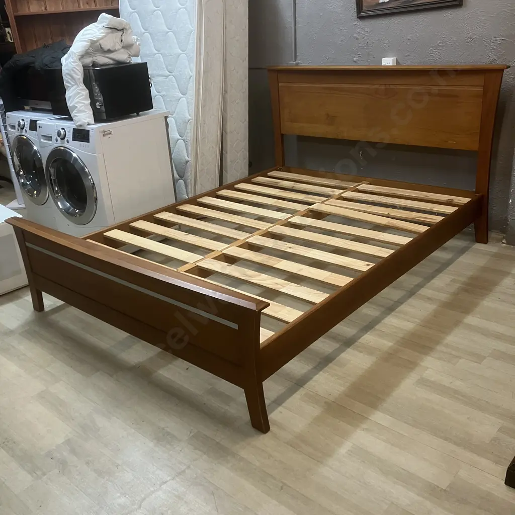 Royal Furniture Queen Size Wooden Slat Bed Ex Harvey Norman With a Sleepmaker Flex Supreme Mattress Image 1++