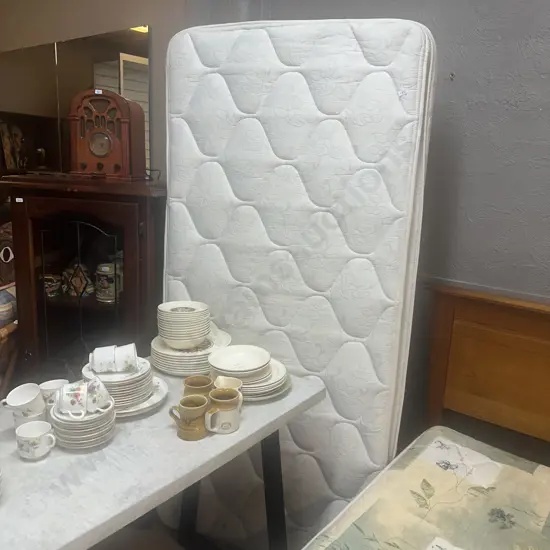 Wonderest Heritage Single Size Mattress & Base. 90 x 190cm