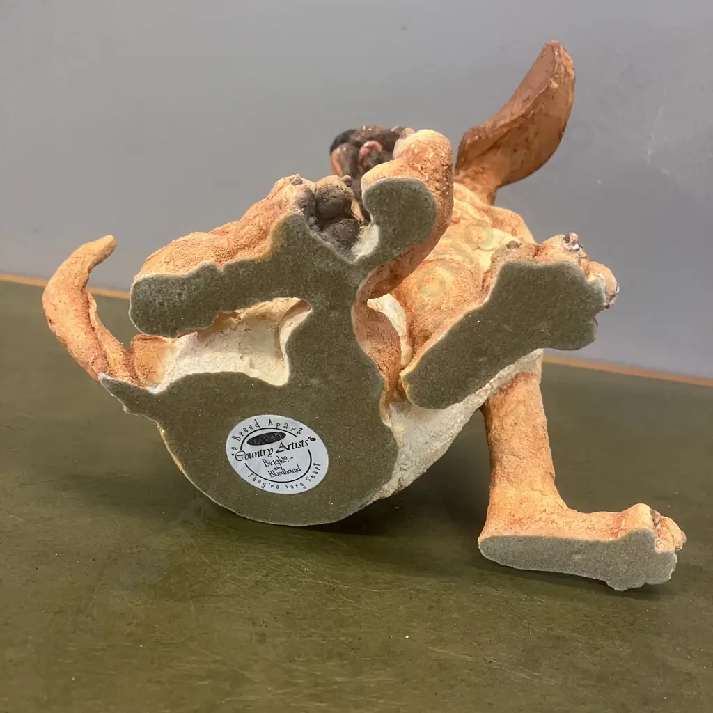 Country Artists A Breed Apart 'Biggles - Bloodhound' 02845 (2002). H17cm Image 1++