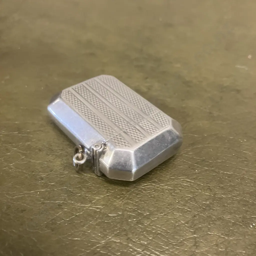 Vintage 1970s Japan Maruman DL-18 Cigarette Lighter & A Hallmarked Silver Vesta Case Image 1++