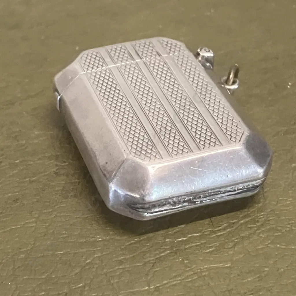 Vintage 1970s Japan Maruman DL-18 Cigarette Lighter & A Hallmarked Silver Vesta Case Image 1++