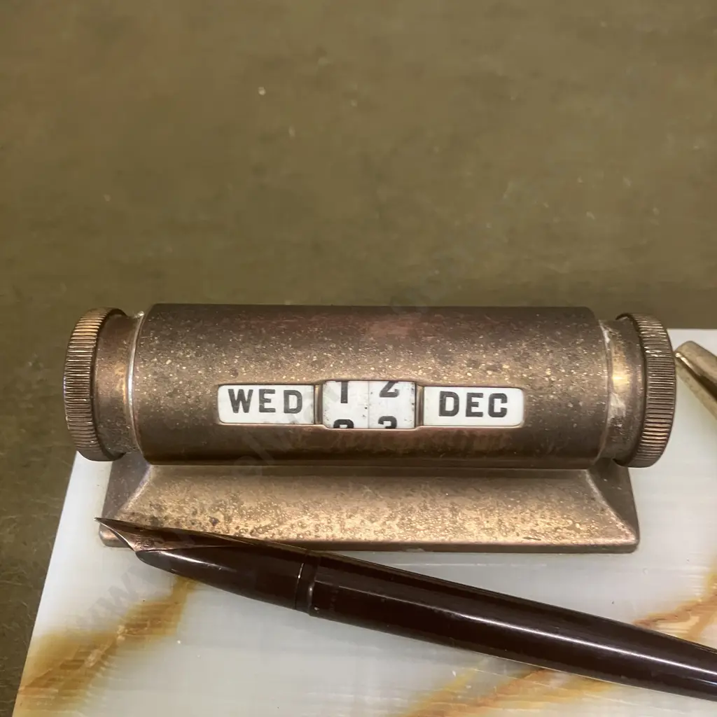 Vintage Sheaffer Pen Co Desk Set (Cap Needs Reattaching) With a Sheaffer White Dot Fountain Pen With 4K Nib Image 1++