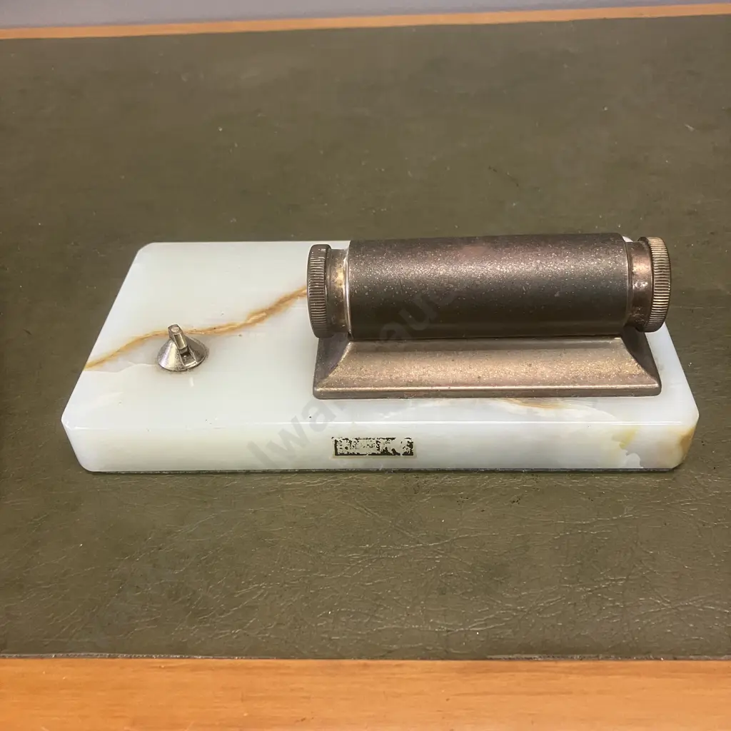 Vintage Sheaffer Pen Co Desk Set (Cap Needs Reattaching) With a Sheaffer White Dot Fountain Pen With 4K Nib Image 1++