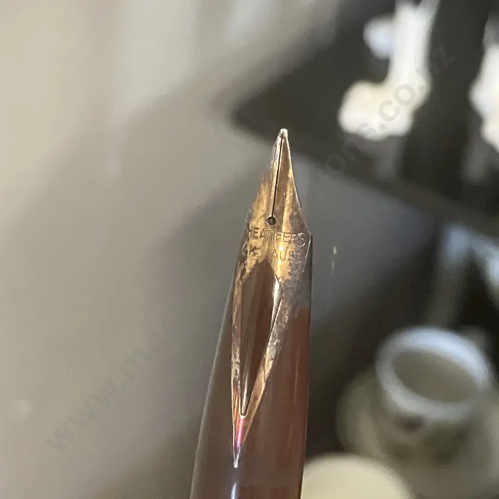 Vintage Sheaffer Pen Co Desk Set (Cap Needs Reattaching) With a Sheaffer White Dot Fountain Pen With 4K Nib Image 1++