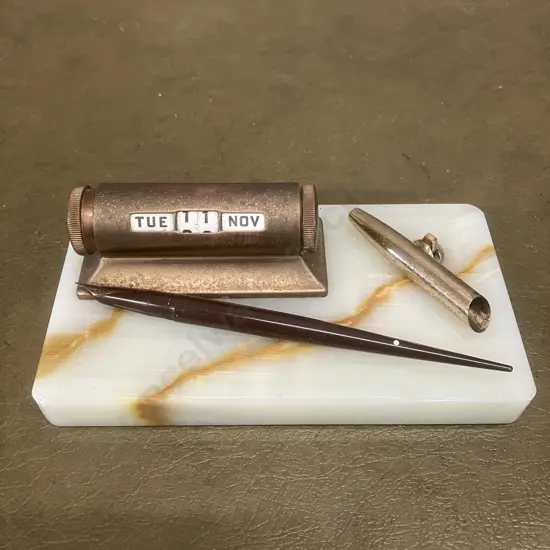 Vintage Sheaffer Pen Co Desk Set (Cap Needs Reattaching) With a Sheaffer White Dot Fountain Pen With 4K Nib