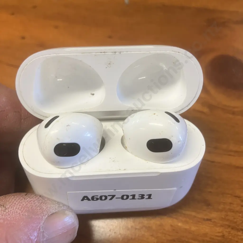 Apple AirPods With Charging Case (No Lead) Image 1++