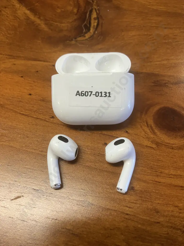 Apple AirPods With Charging Case (No Lead) Image 1++