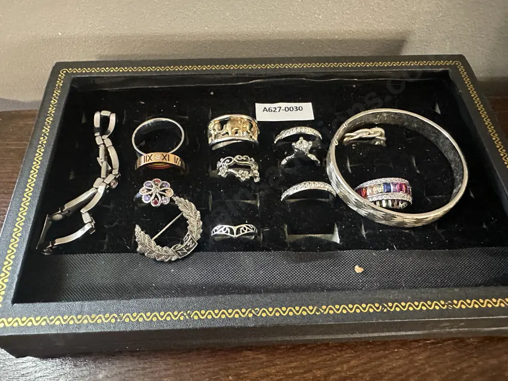 Selection Of Costume Jewellery Including Rings, Bracelet, Bangle & Wreath NZ Brooch  Image 1++