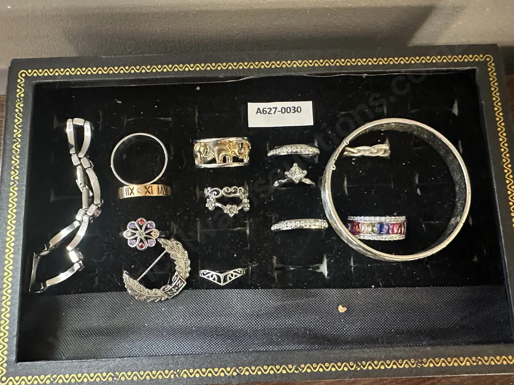Selection Of Costume Jewellery Including Rings, Bracelet, Bangle & Wreath NZ Brooch  Image 1++