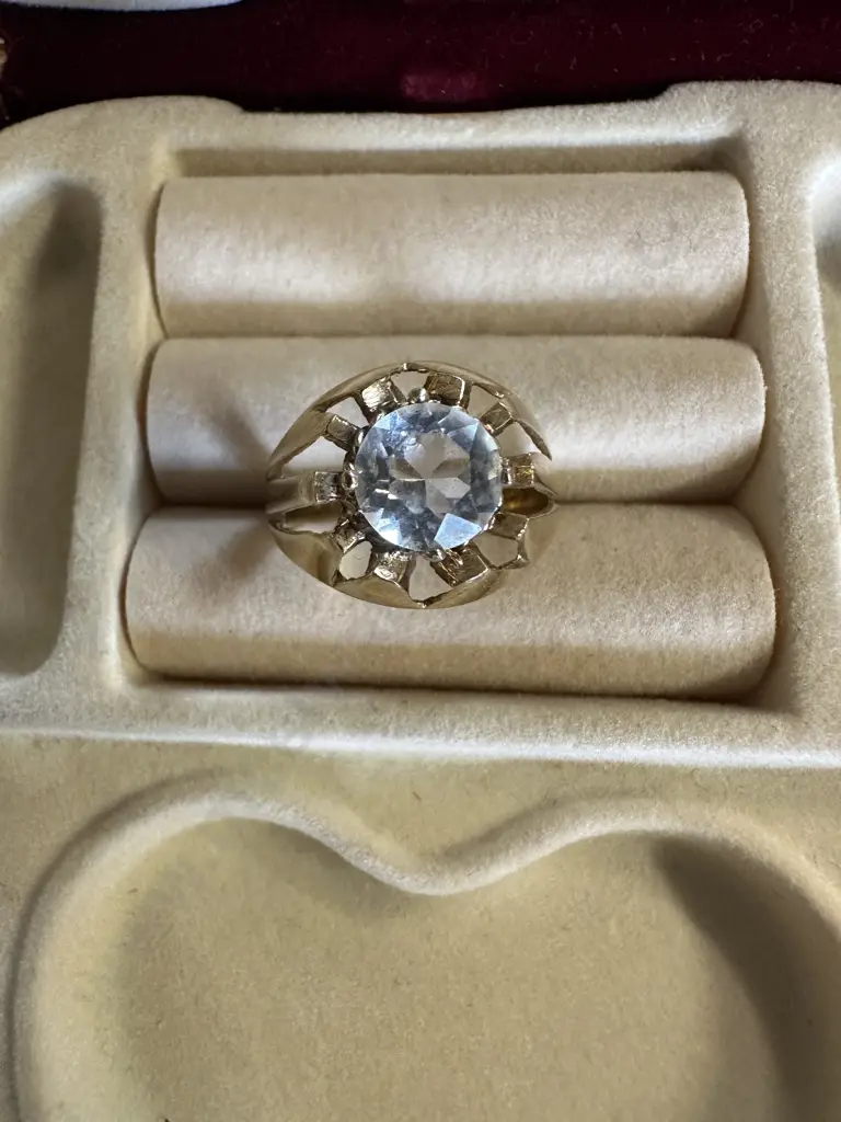 Gold 375 Mens Ring With Large Clear Stone? Jewellers Mark  Image 1++