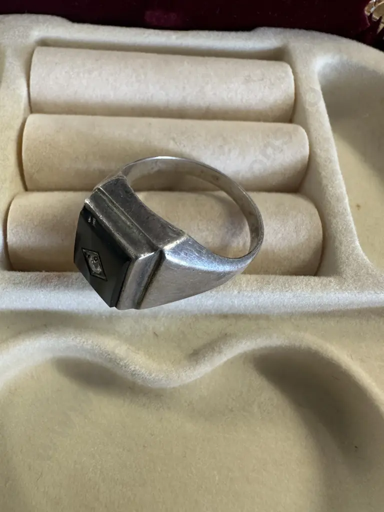 Mens Signet Ring  Image 1++