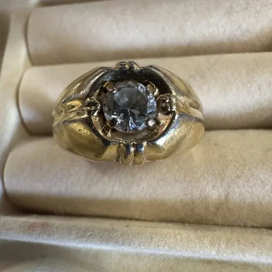 Stamped 18KT-H.G.E Mens Ring With Clear Stone