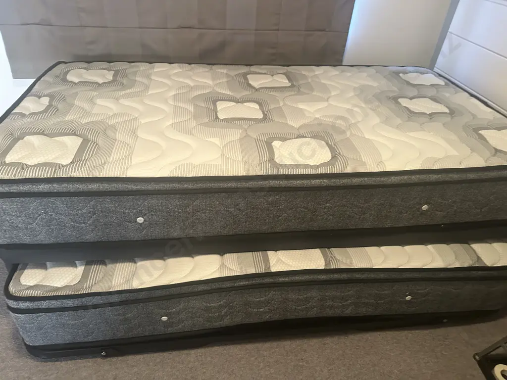 Slumberzone Snoozer Pop Up Trundler - Mint Condition Image 1++