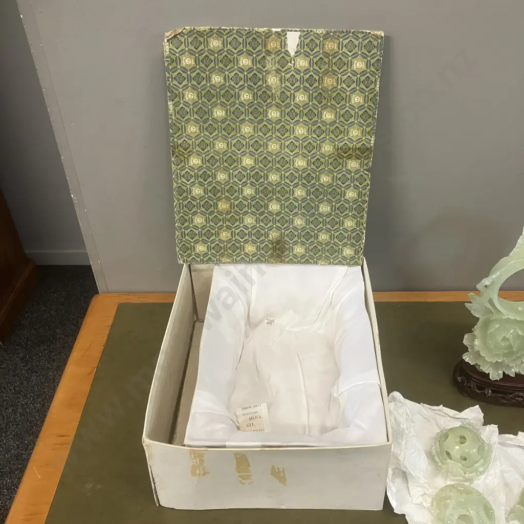 Vintage Chinese Hand Carved Jade Phoenix Peony Sculpture With Carved Stand (Damaged) Image 1++