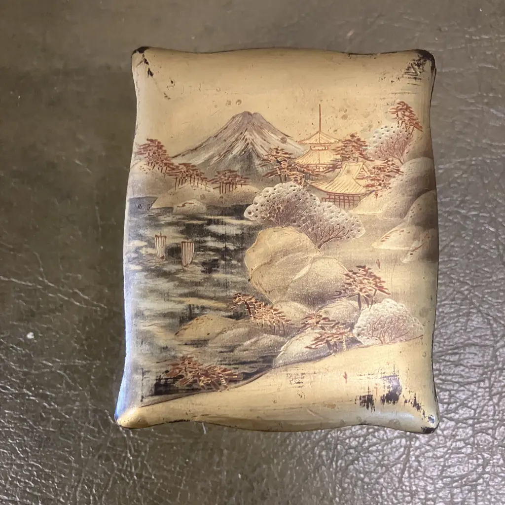 Japanese Gold Lacquer Box, Hand Painted. H4 W8.5 D6.5cm Image 1++