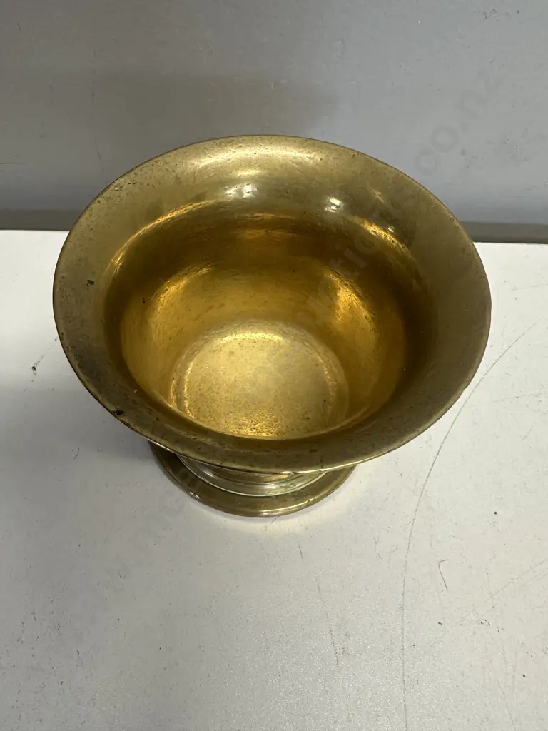 Small Vintage Heavy Brass Planter H8,Dia11cm. Image 1++