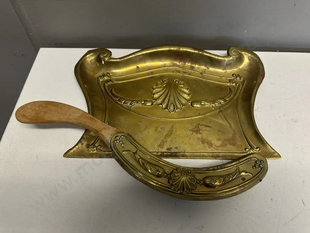 Art Nouveau Design Brass Crumb Tray & Brush Set Image 1++