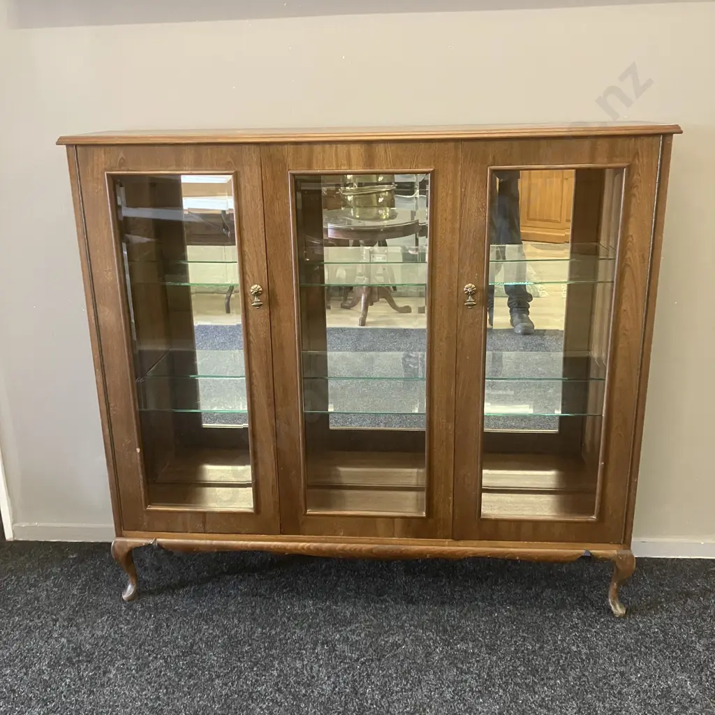 1980s Danske Mobler China Display Cabinet, 2 Door Bevelled Glass, 2 Glass Shelves, Mirror Backed, Cabriole Legs Image 1++