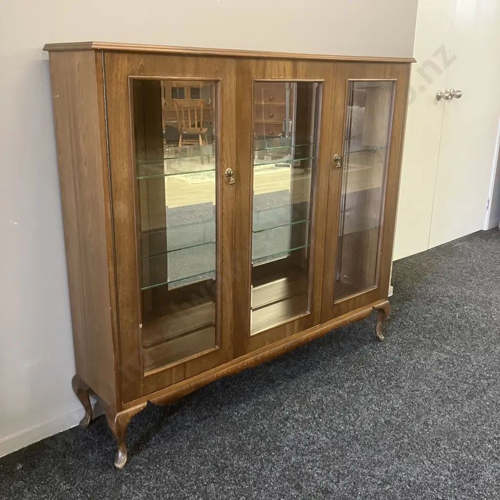 1980s Danske Mobler China Display Cabinet, 2 Door Bevelled Glass, 2 Glass Shelves, Mirror Backed, Cabriole Legs Image 1++