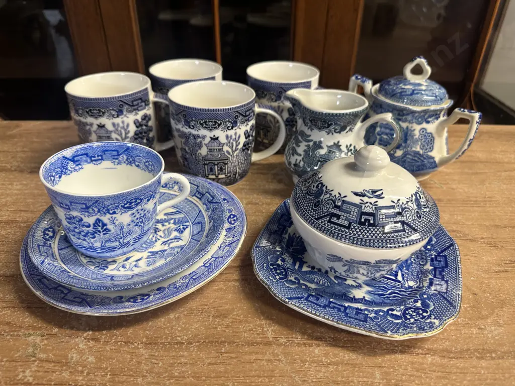 Assorted Blue & White Flow Items Including Churchill Image 1++