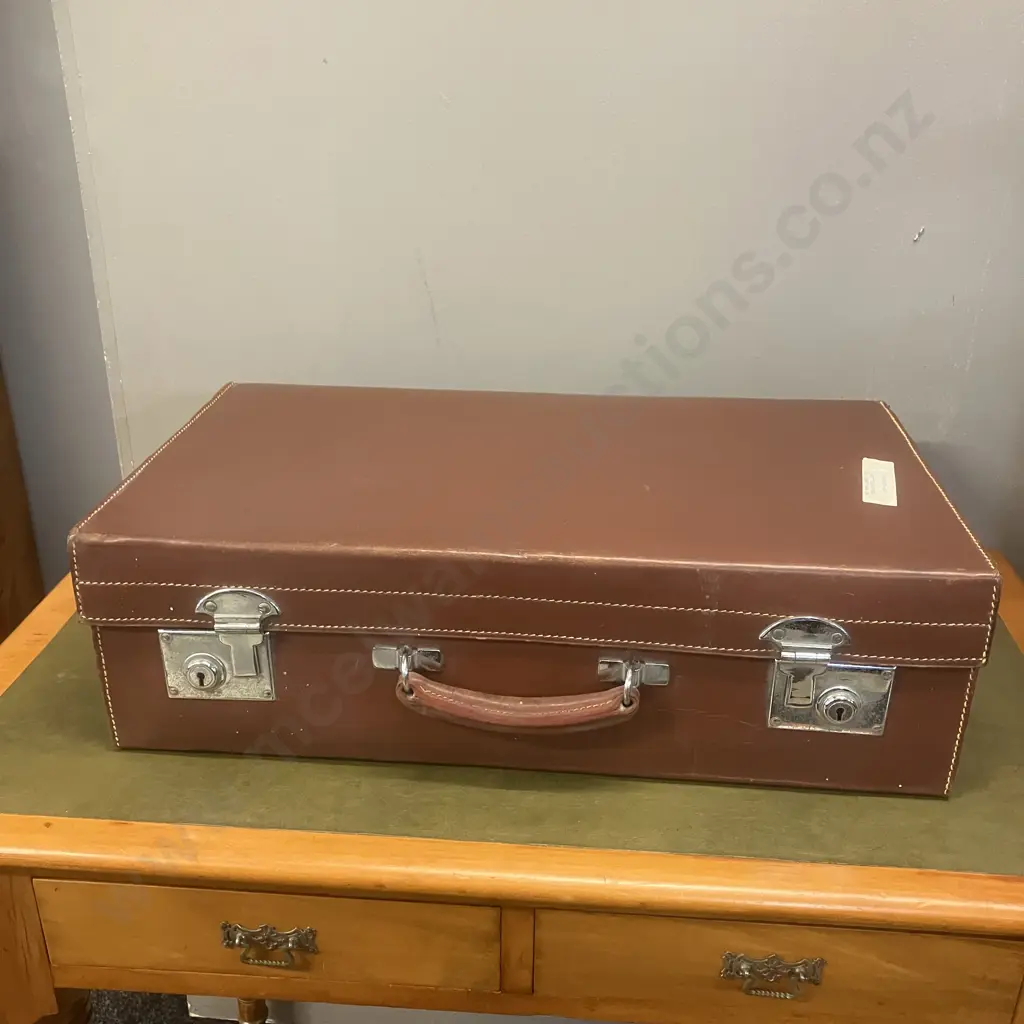 1930's Gentleman's Leather Fitted Suitcase, Sterling Silver Tops & Brushes All Hallmarked Aidie Brothers Ltd Birmingham Image 1++