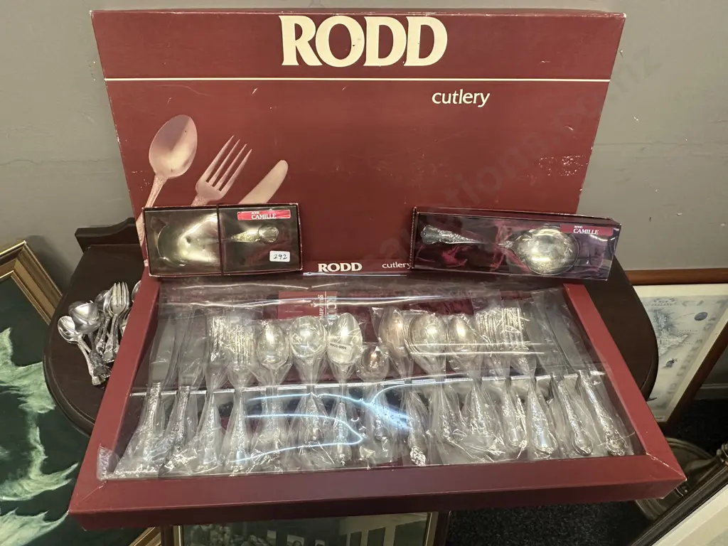 Boxed Rodd Camille Cutlery - 44 Piece (6 Place), Boxed Serving Spoons, Set of 6 Cake Forks With Teaspoons Image 1++
