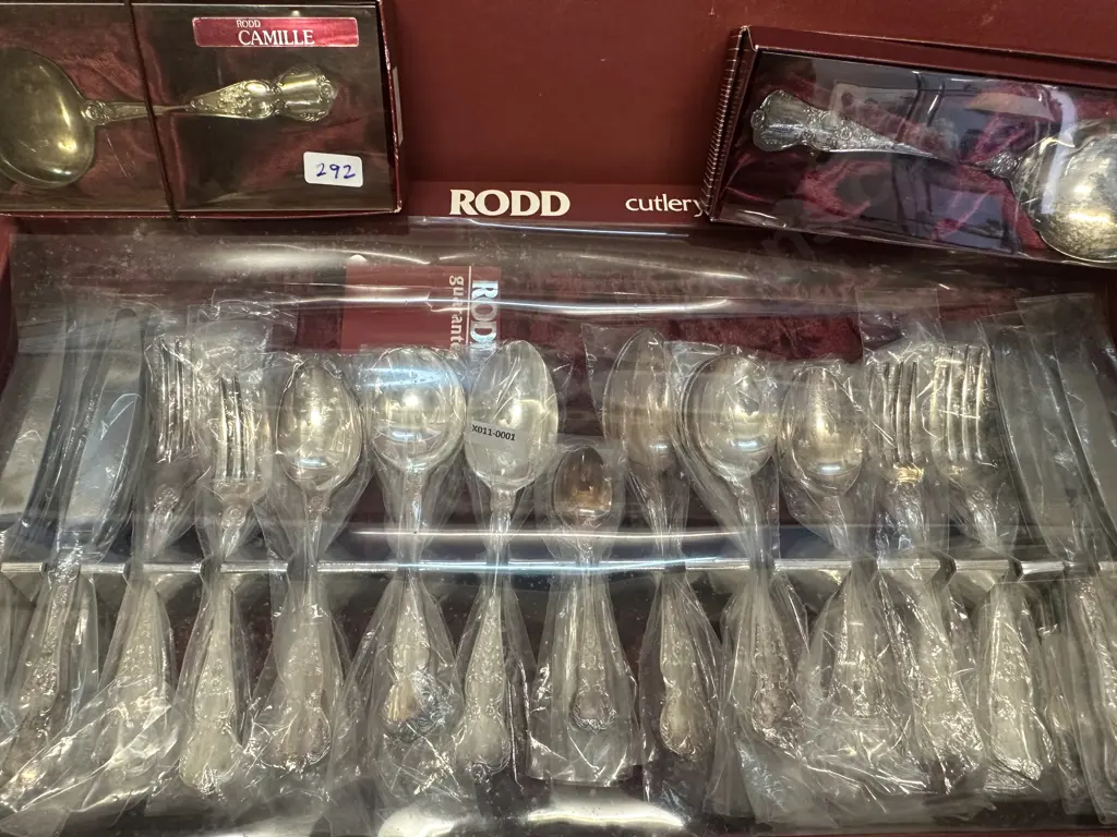 Boxed Rodd Camille Cutlery - 44 Piece (6 Place), Boxed Serving Spoons, Set of 6 Cake Forks With Teaspoons Image 1++