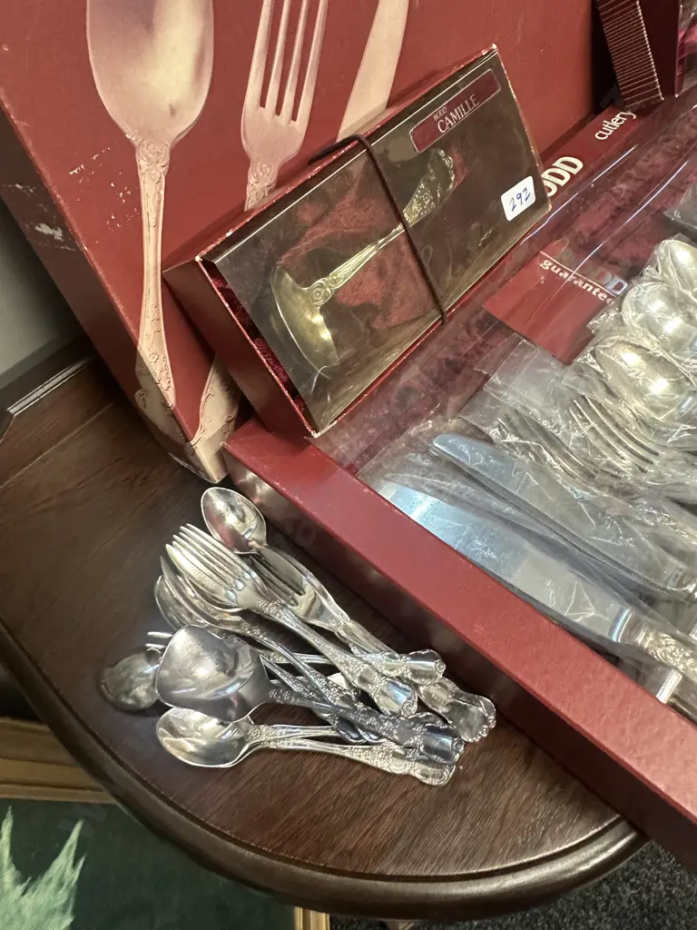 Boxed Rodd Camille Cutlery - 44 Piece (6 Place), Boxed Serving Spoons, Set of 6 Cake Forks With Teaspoons Image 1++