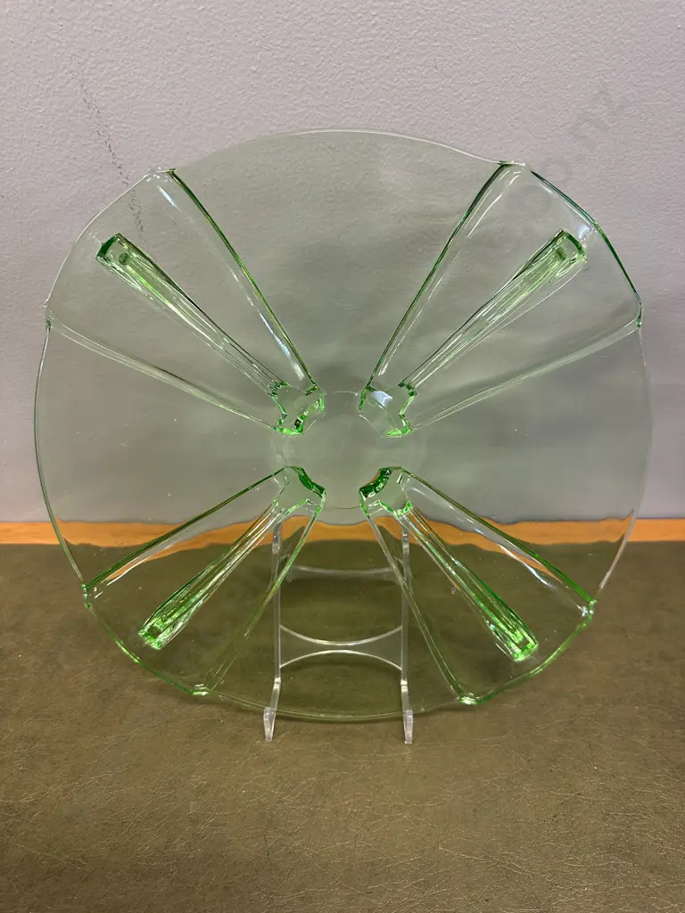 Art Deco Style Green Glass Plate Dia29cm. Image 1++