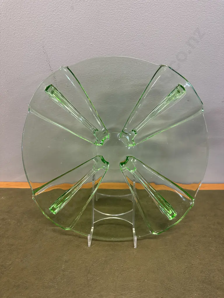 Art Deco Style Green Glass Plate Dia29cm. Image 1++