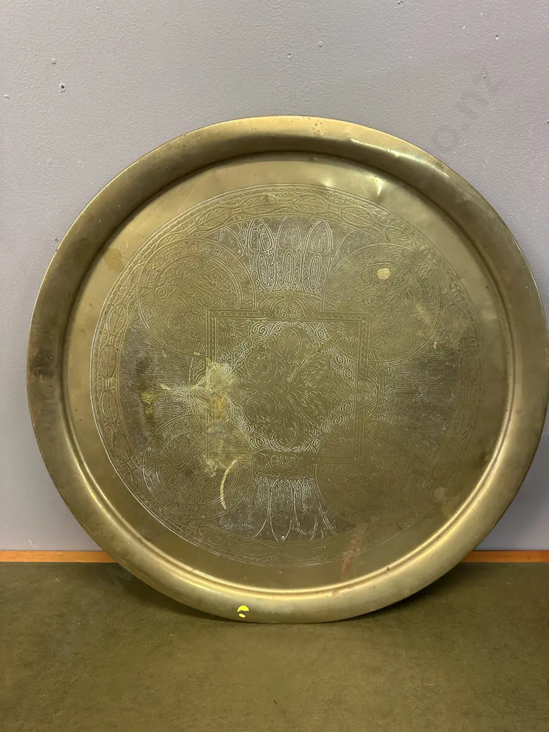 Large Round Brass Serving Tray Dia59cm. Image 1++