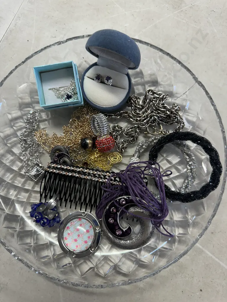 Selection Of Costume Jewellery Image 1++