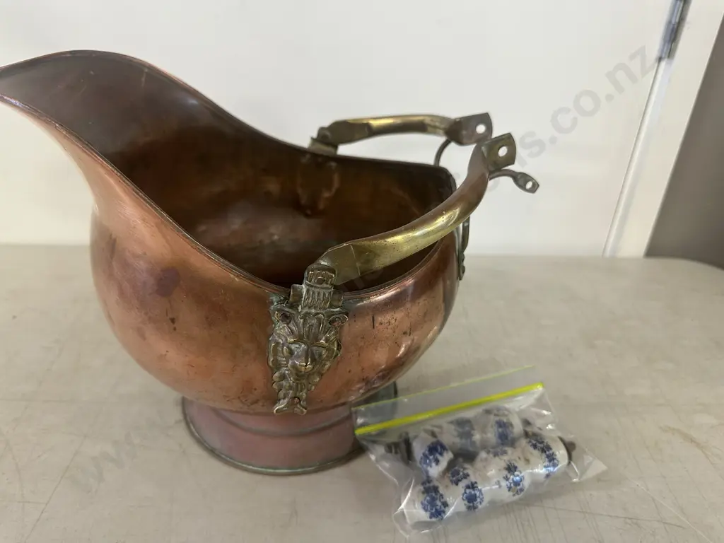 Copper & Brass Coal Scuttle (af to handle) Image 1++