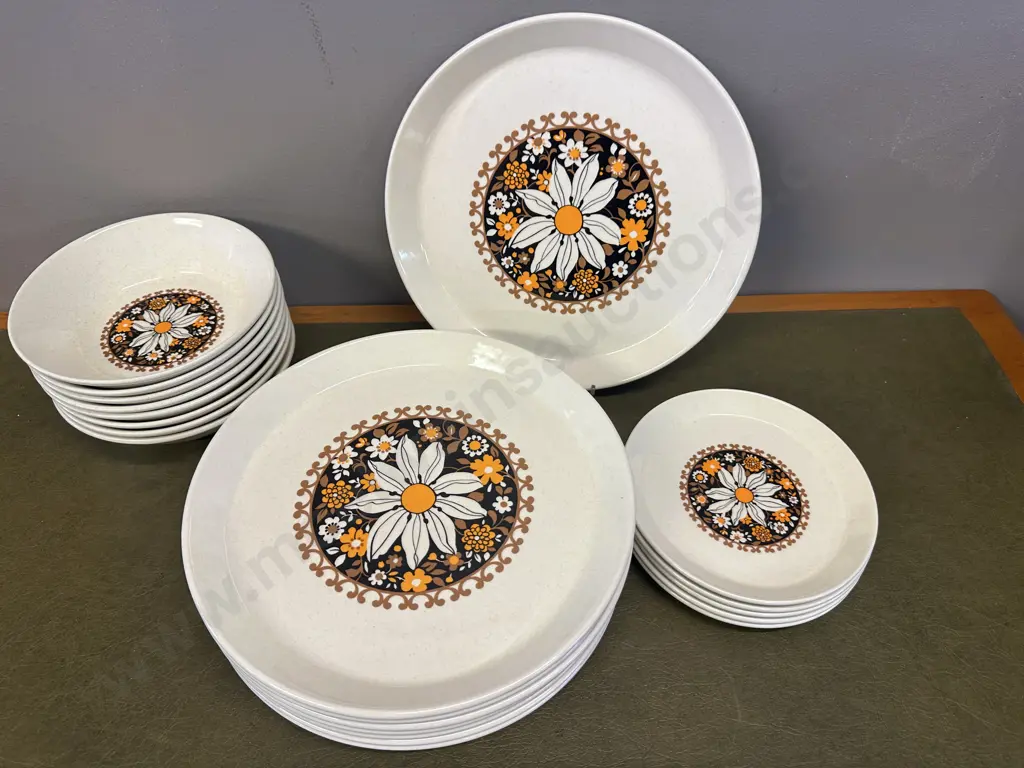Crown Lynn Pottery Dinnerware Items 'Valencia' #D375 Image 1++