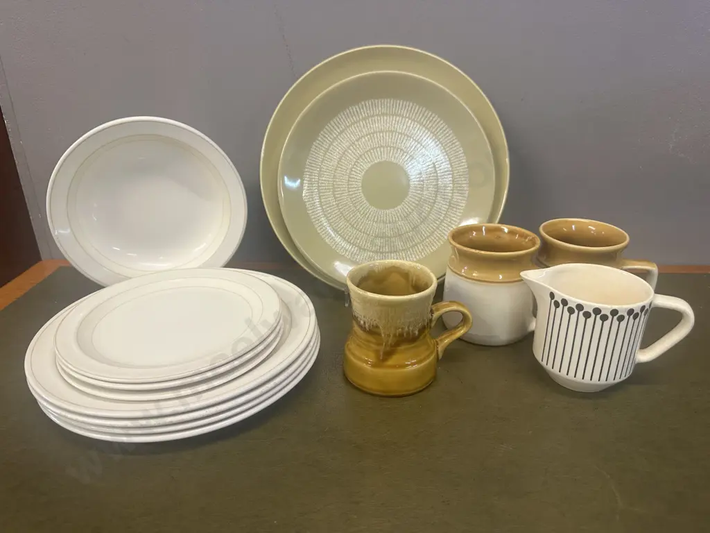 Selection Of Crown Lynn Items Including Egmont Etc Image 1++