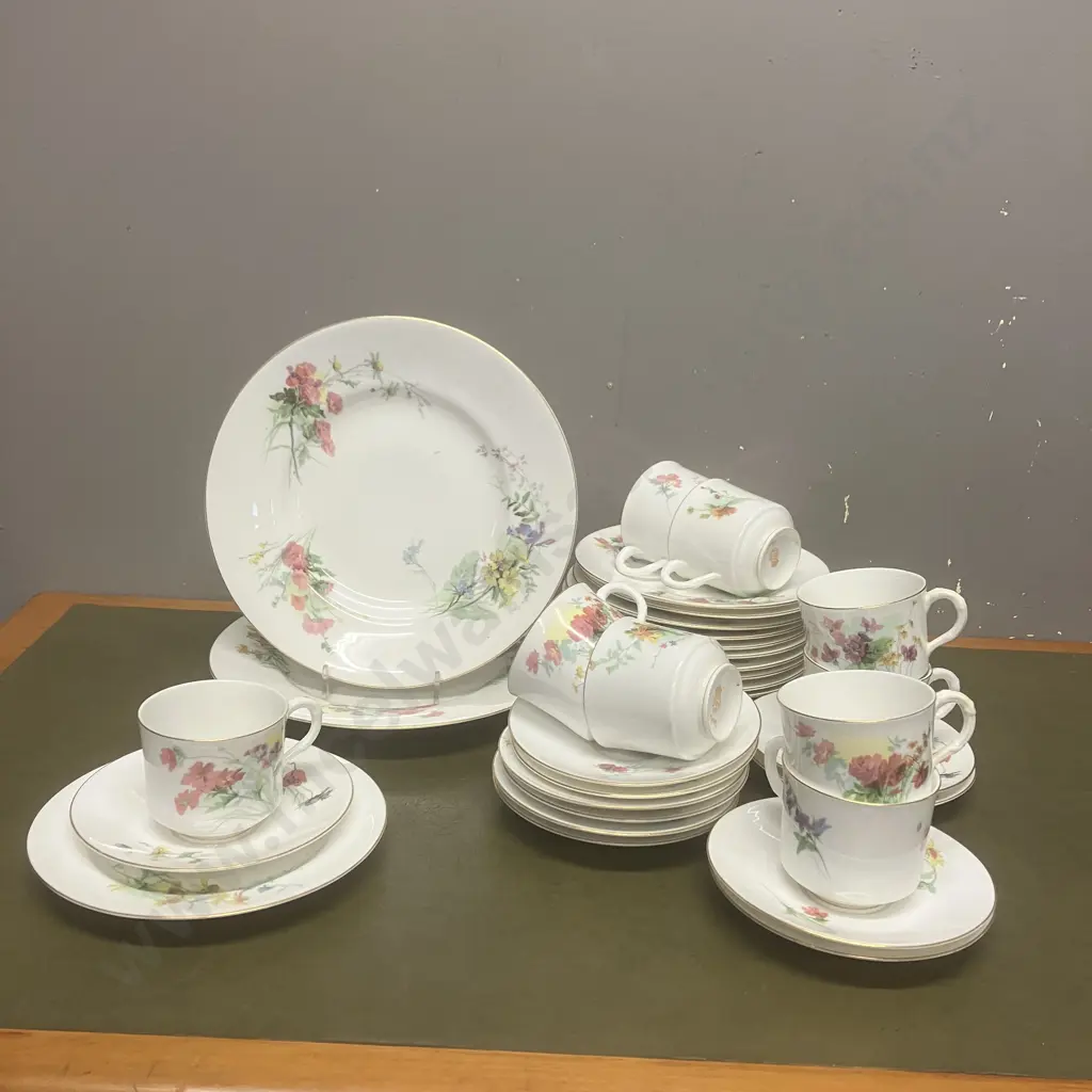 28 Piece Royal Worser China Image 1++