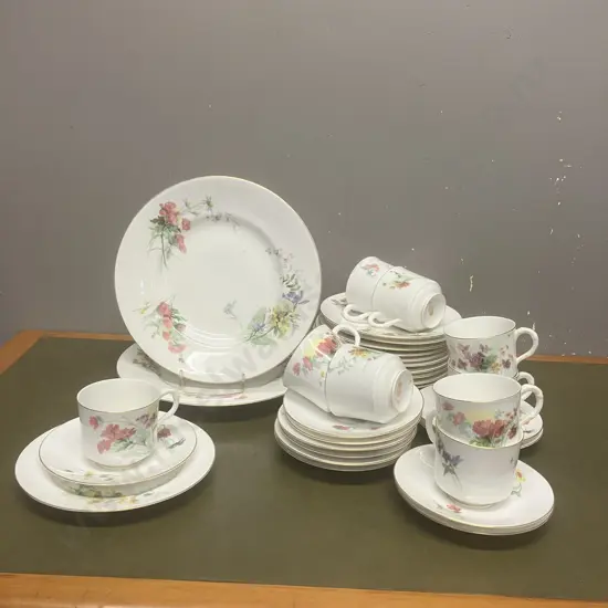 28 Piece Royal Worser China