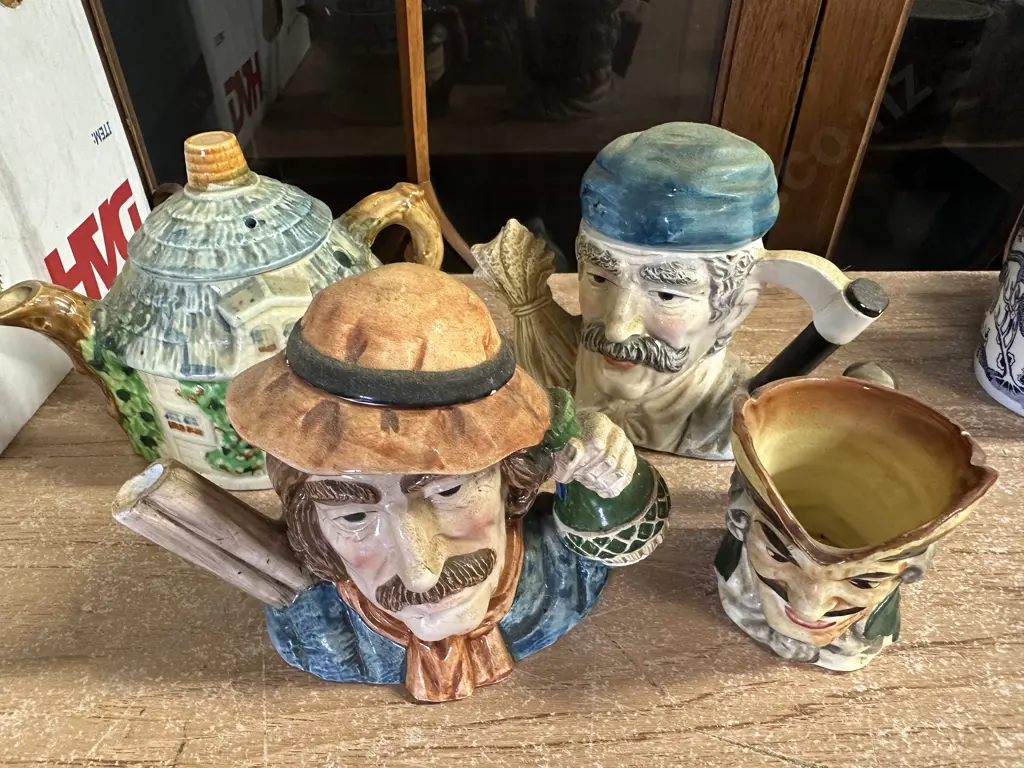 Vintage Cottage Teapot Made In Japan With Assorted Other Teapots & Jug Image 1++