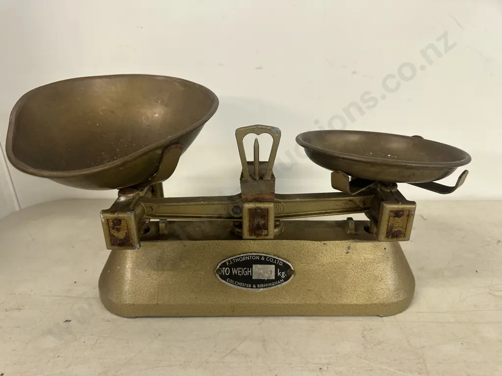 Vintage F.J Thorton & Co LTD Colchester & Birmingham Scales Image 1++
