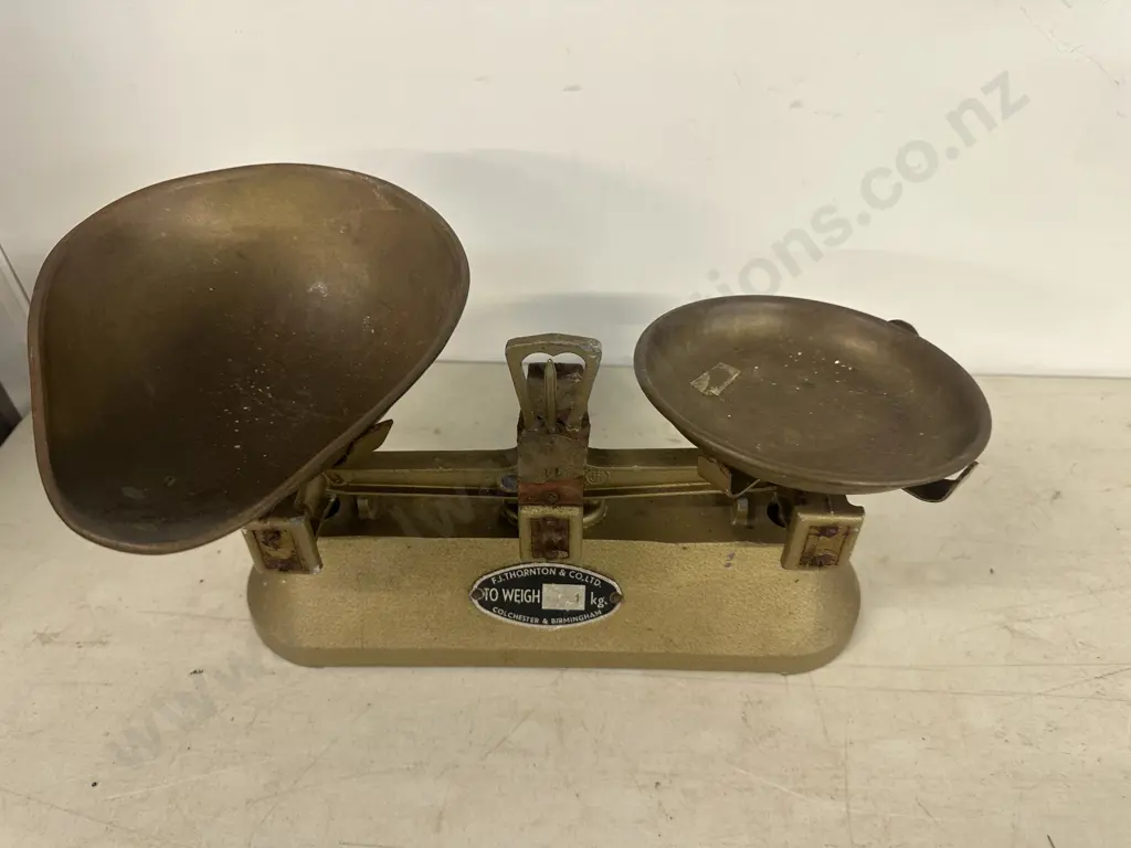 Vintage F.J Thorton & Co LTD Colchester & Birmingham Scales Image 1++