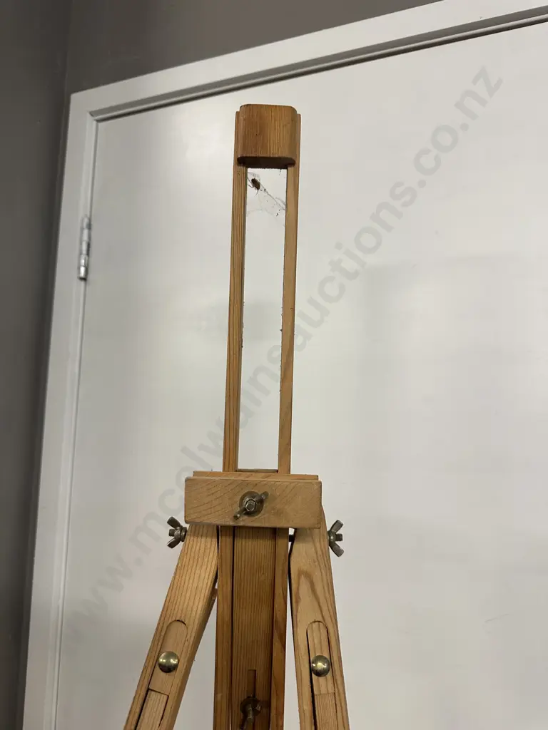 Vintage Wooden Easel Image 1++