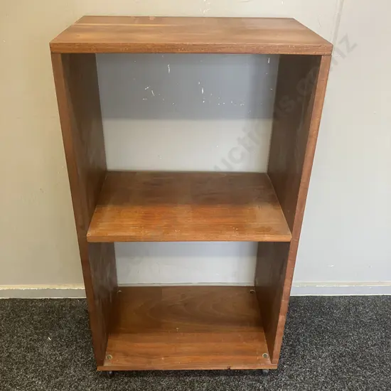 Oak Entertainment Stand. H99 W54 D34cm, Mobile