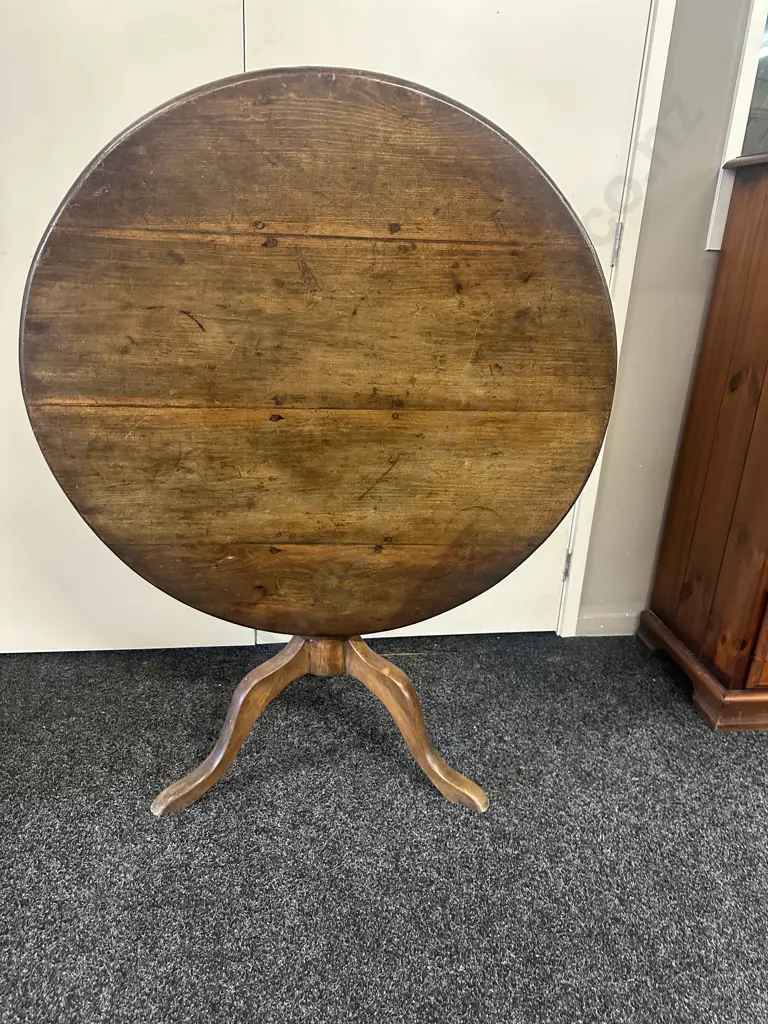 Antique Oak Round Tilt-Top Table. 72 x 91cm Image 1++