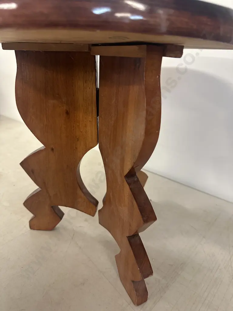 Round Wooden Side Table Carved Edge & Painted Map Of New Zealand With Place Names H36,Dia35. Image 1++